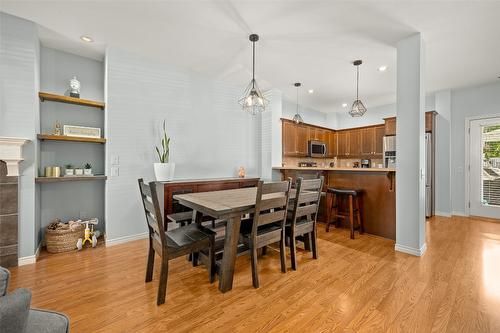 25-380 Providence Avenue, Kelowna, BC - Indoor Photo Showing Dining Room