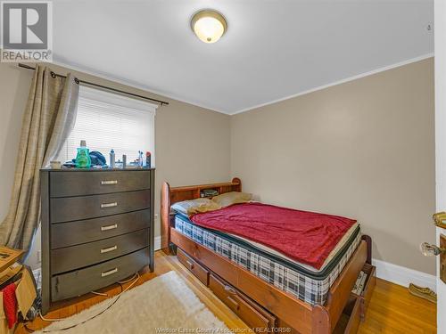 211 Oak, Windsor, ON - Indoor Photo Showing Bedroom