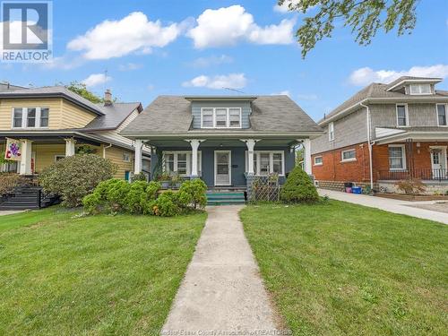 211 Oak, Windsor, ON - Outdoor With Facade