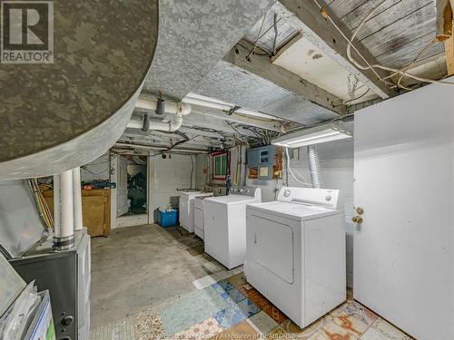 211 Oak, Windsor, ON - Indoor Photo Showing Laundry Room