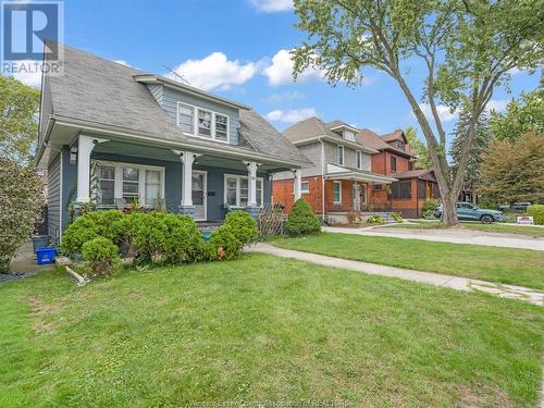 211 Oak, Windsor, ON - Outdoor With Facade