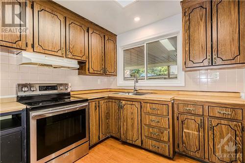 Kitchen - 2246 Iris Street, Ottawa, ON - Indoor Photo Showing Kitchen