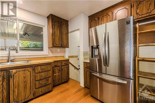 Kitchen - 2246 Iris Street, Ottawa, ON - Indoor Photo Showing Kitchen