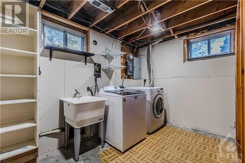 Laundry Room - 2246 Iris Street, Ottawa, ON - Indoor Photo Showing Laundry Room