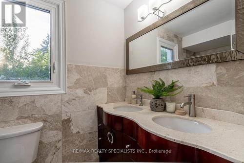 2165 Meadowbrook Road, Burlington, ON - Indoor Photo Showing Bathroom