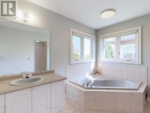 193 Valentina Drive, Markham, ON - Indoor Photo Showing Bathroom