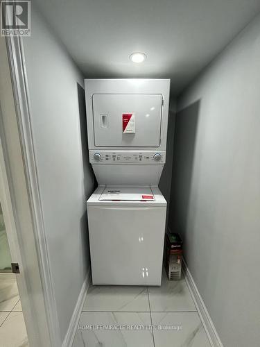 134 Aylesbury Drive, Brampton, ON - Indoor Photo Showing Laundry Room