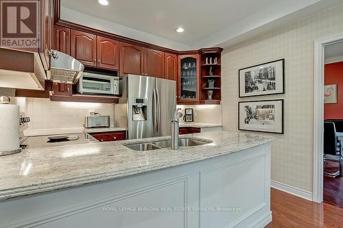 13 - 1061 North Shore Boulevard E, Burlington, ON - Indoor Photo Showing Kitchen With Double Sink With Upgraded Kitchen