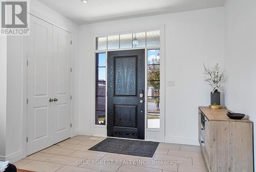 1516 North Wenige Drive, London, ON - Indoor Photo Showing Other Room