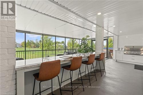 10513 Willoughby Drive, Niagara Falls, ON - Indoor Photo Showing Dining Room