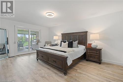 10513 Willoughby Drive, Niagara Falls, ON - Indoor Photo Showing Bedroom