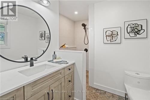 10513 Willoughby Drive, Niagara Falls, ON - Indoor Photo Showing Bathroom