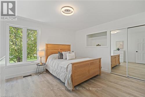 10513 Willoughby Drive, Niagara Falls, ON - Indoor Photo Showing Bedroom