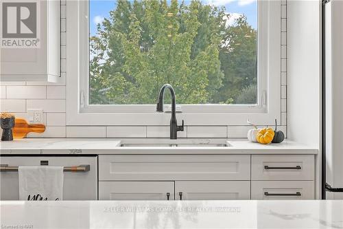 10513 Willoughby Drive, Niagara Falls, ON - Indoor Photo Showing Kitchen