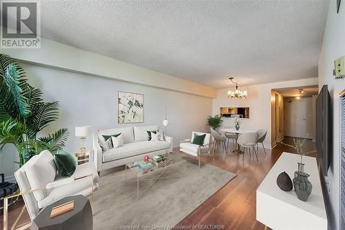 75 Riverside Drive East Unit# 901, Windsor, ON - Indoor Photo Showing Living Room