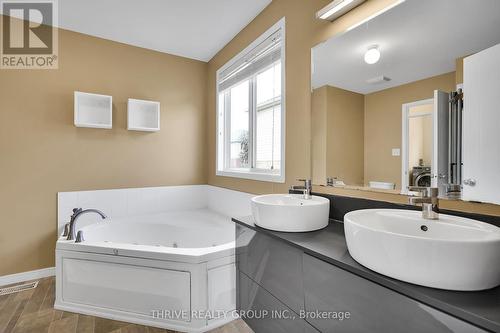 730 Whetherfield Street, London, ON - Indoor Photo Showing Bathroom