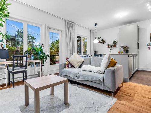 Salon - 102-61 Rue Bélanger, Montréal (Rosemont/La Petite-Patrie), QC - Indoor Photo Showing Living Room