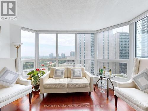 1502 - 65 Spring Garden Avenue, Toronto, ON - Indoor Photo Showing Living Room