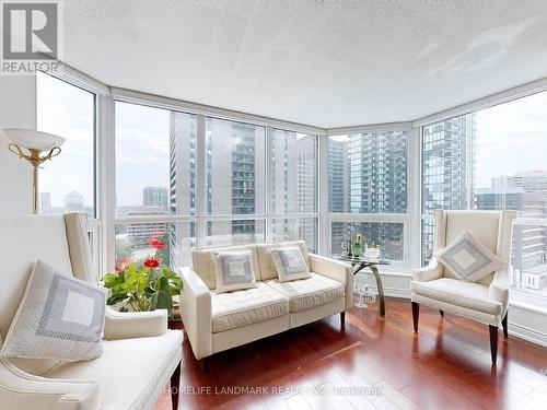 1502 - 65 Spring Garden Avenue, Toronto, ON - Indoor Photo Showing Living Room