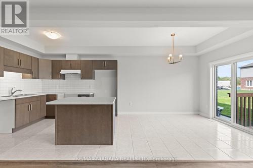 93 Acacia Road, Pelham, ON - Indoor Photo Showing Kitchen With Double Sink