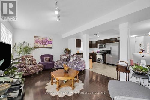 3229 Meadowgate Boulevard, London, ON - Indoor Photo Showing Living Room