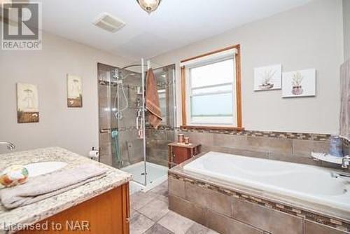 10905 Sodom Road, Niagara Falls, ON - Indoor Photo Showing Bathroom