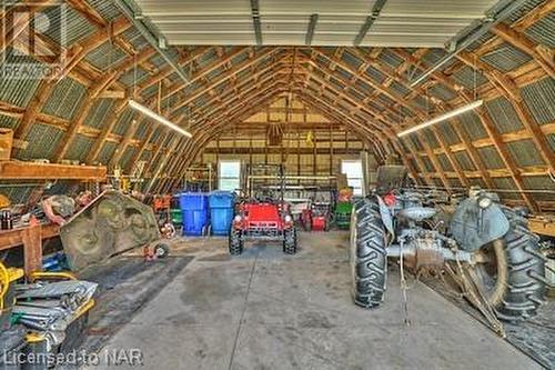 10905 Sodom Road, Niagara Falls, ON - Indoor Photo Showing Garage