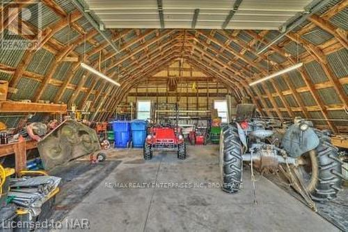 10905 Sodom Road, Niagara Falls (224 - Lyons Creek), ON - Indoor Photo Showing Garage