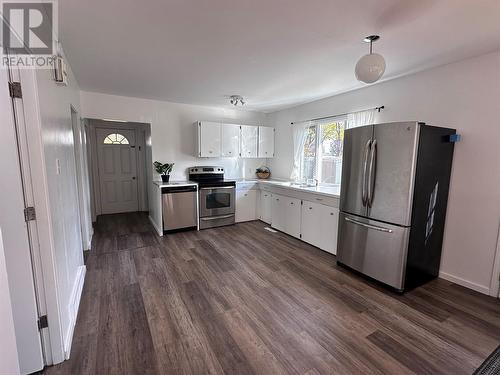 1524 116 Avenue, Dawson Creek, BC - Indoor Photo Showing Kitchen