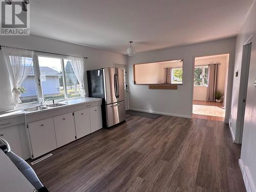 1524 116 Avenue, Dawson Creek, BC - Indoor Photo Showing Kitchen With Double Sink