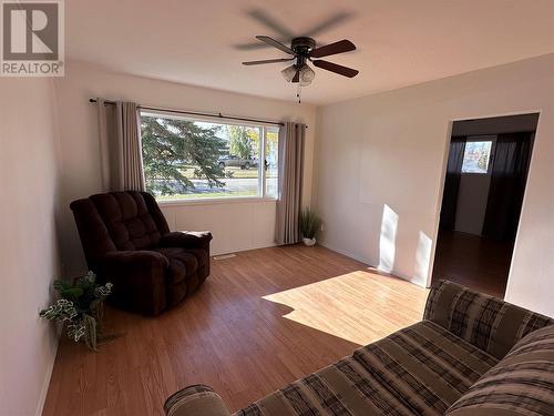 1524 116 Avenue, Dawson Creek, BC - Indoor Photo Showing Living Room