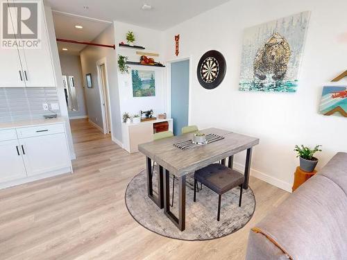 402-7175 Duncan Street, Powell River, BC - Indoor Photo Showing Dining Room