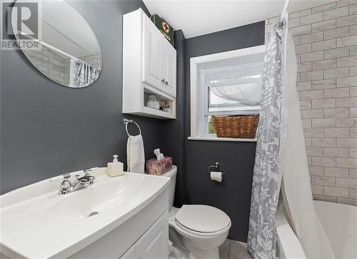 76 Brock Street S, Perth, ON - Indoor Photo Showing Bathroom