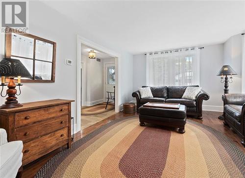 76 Brock Street S, Perth, ON - Indoor Photo Showing Living Room