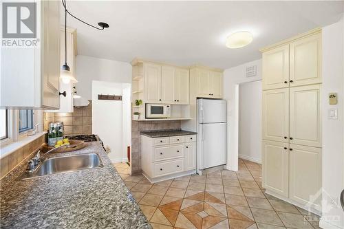 71 Viewmount Drive, Ottawa, ON - Indoor Photo Showing Kitchen