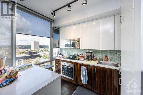 201 Parkdale Avenue Unit#1504, Ottawa, ON - Indoor Photo Showing Kitchen