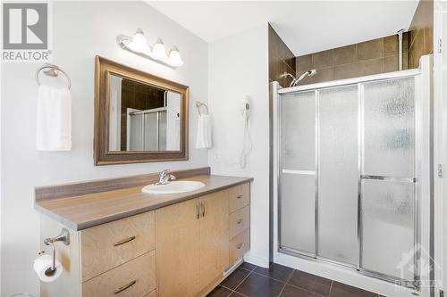 Ensuite shower - 715 Hazelnut Crescent, Ottawa, ON - Indoor Photo Showing Bathroom