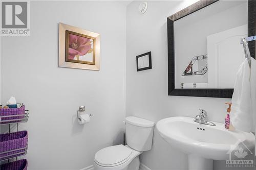 Main level 2-pc powder room - 715 Hazelnut Crescent, Ottawa, ON - Indoor Photo Showing Bathroom