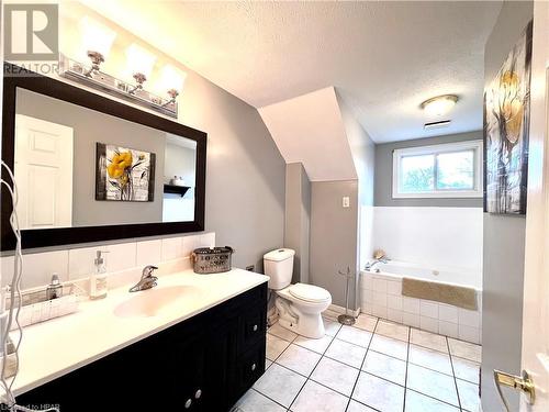 98 Elgin Avenue W, Goderich, ON - Indoor Photo Showing Bathroom