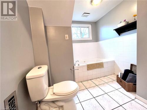 98 Elgin Avenue W, Goderich, ON - Indoor Photo Showing Bathroom