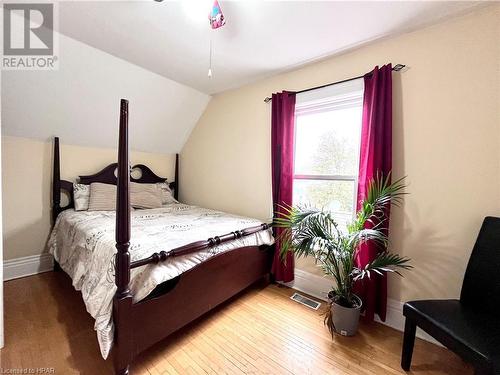 98 Elgin Avenue W, Goderich, ON - Indoor Photo Showing Bedroom