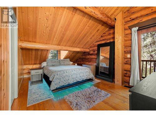 1725 Keloka Drive, West Kelowna, BC - Indoor Photo Showing Bedroom