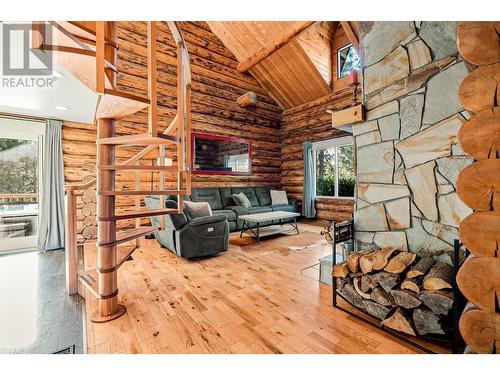 1725 Keloka Drive, West Kelowna, BC - Indoor