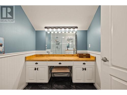 1725 Keloka Drive, West Kelowna, BC - Indoor Photo Showing Bathroom