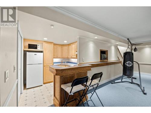 1725 Keloka Drive, West Kelowna, BC - Indoor Photo Showing Kitchen