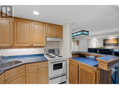 1725 Keloka Drive, West Kelowna, BC - Indoor Photo Showing Kitchen