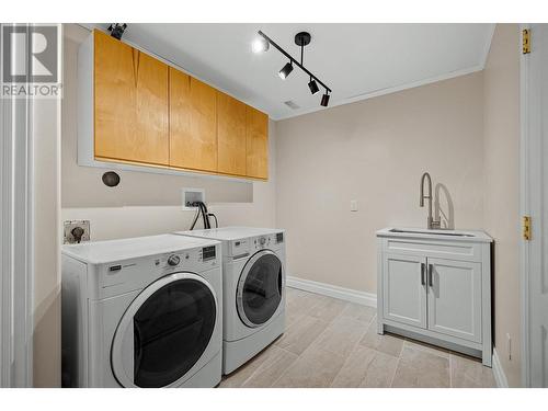 1725 Keloka Drive, West Kelowna, BC - Indoor Photo Showing Laundry Room