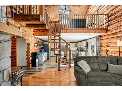 1725 Keloka Drive, West Kelowna, BC - Indoor Photo Showing Living Room