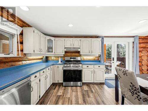 1725 Keloka Drive, West Kelowna, BC - Indoor Photo Showing Kitchen