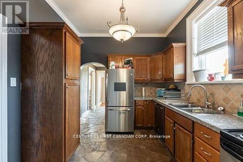 56 Riverview Avenue, London, ON - Indoor Photo Showing Kitchen With Double Sink